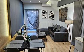 Central 3 Modern Apartment With Free Parking